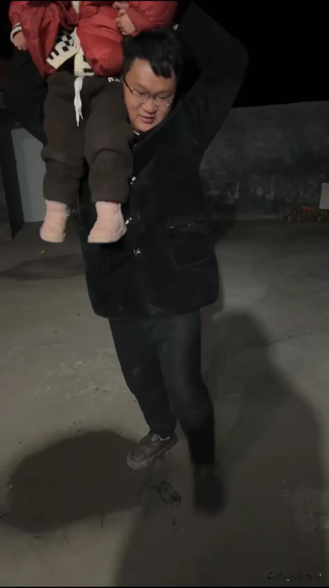 这身打扮，这个家境。大家觉得，小孙身价几何？