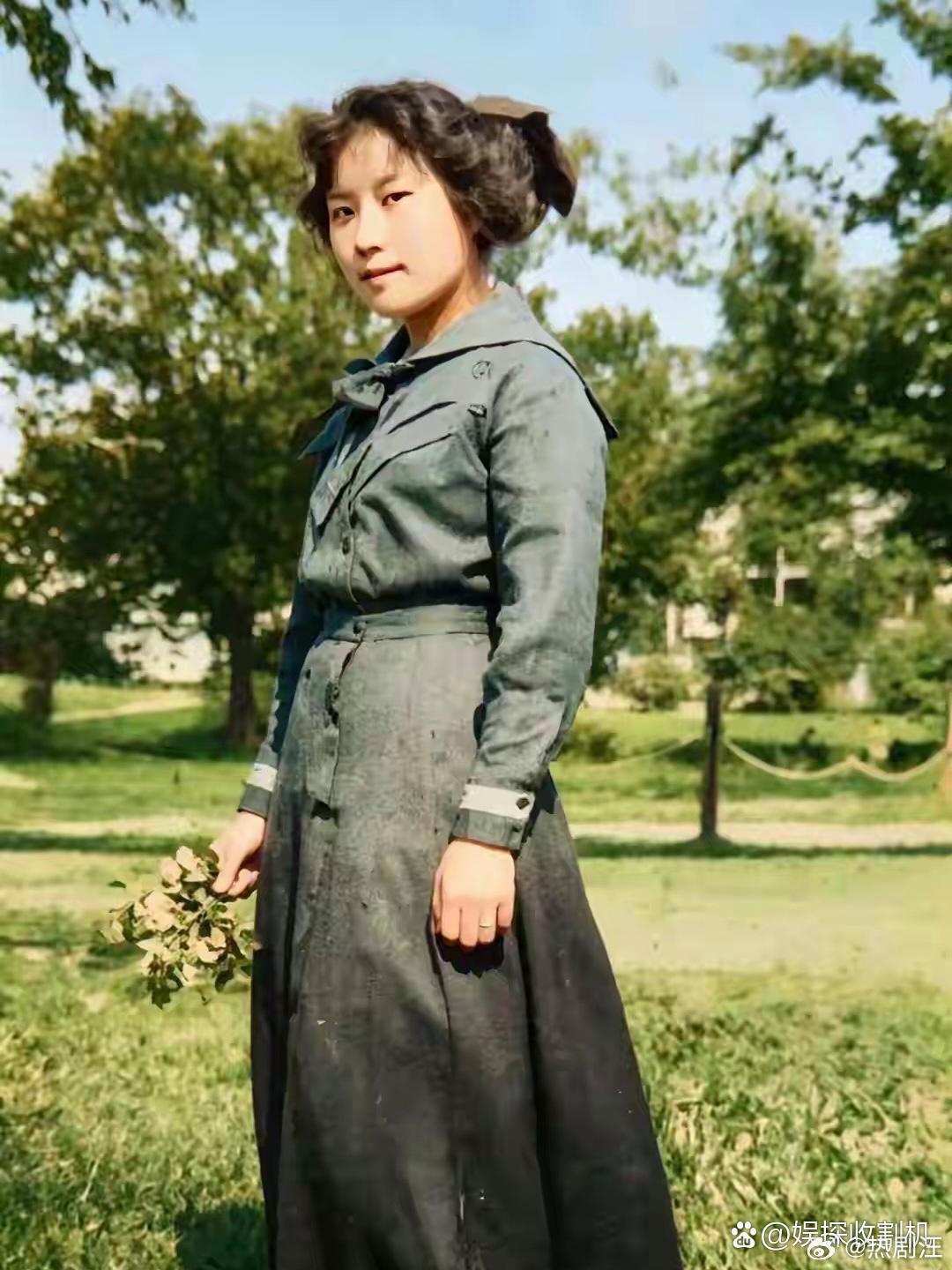 1910年14岁的宋美龄在美国留学期间的留影，好青涩 