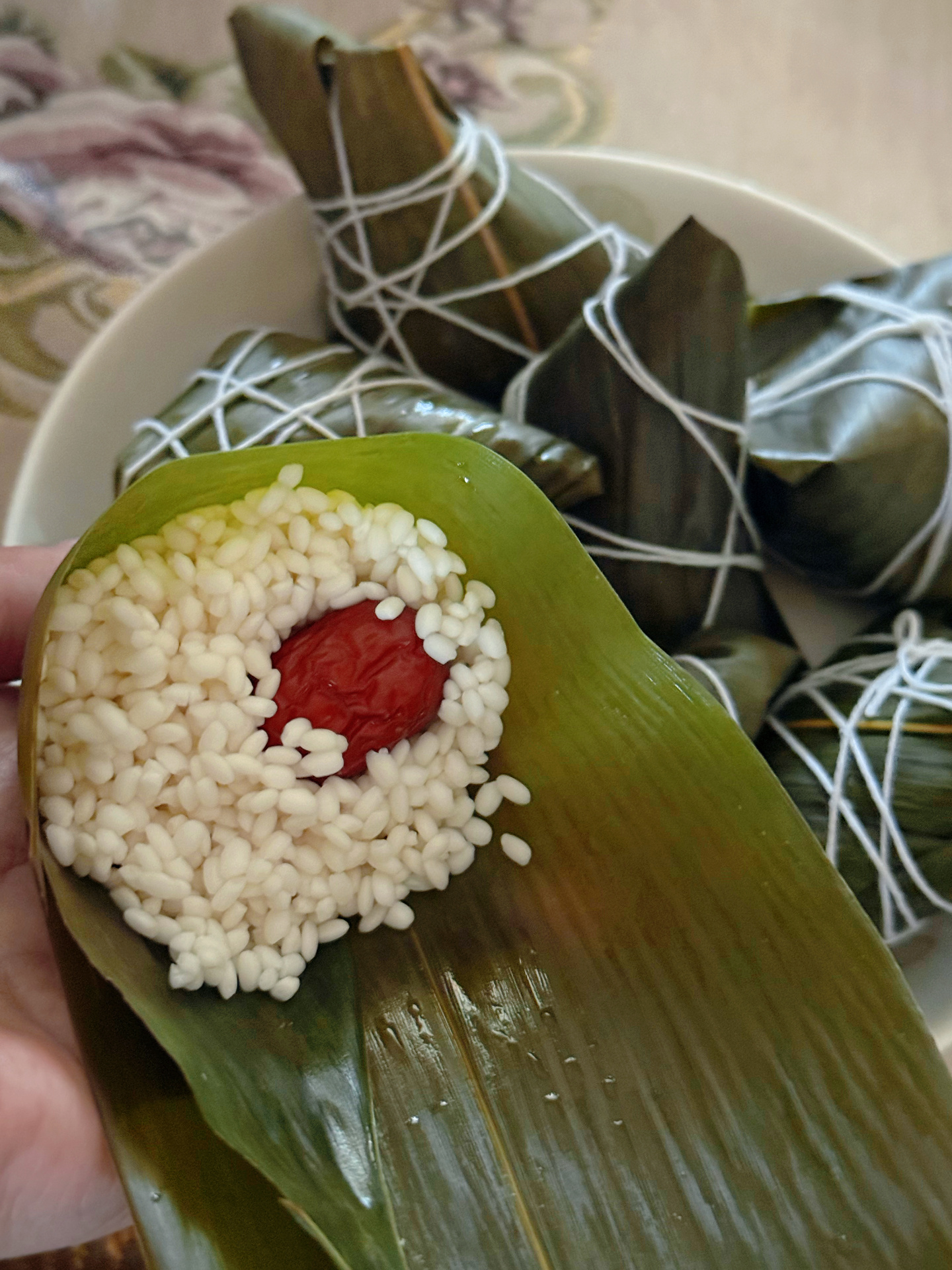 端午节安康！今年和家里人一起包的粽子～看教程感觉自己会了，一包起来就不是那么回事