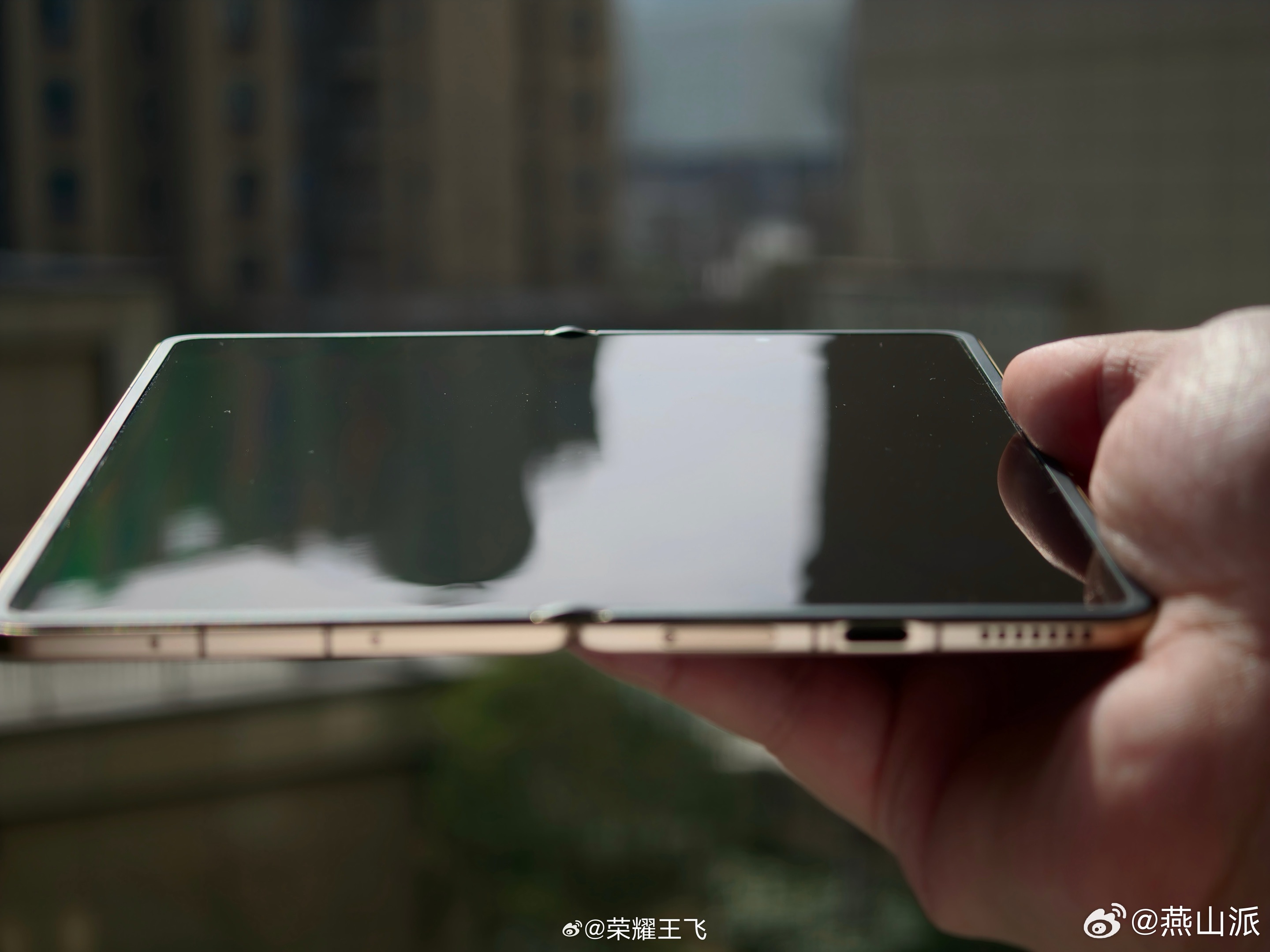 深度体验过几代荣耀折叠屏，Magic V6给我的感觉是“集大成”。电池硅含量，6