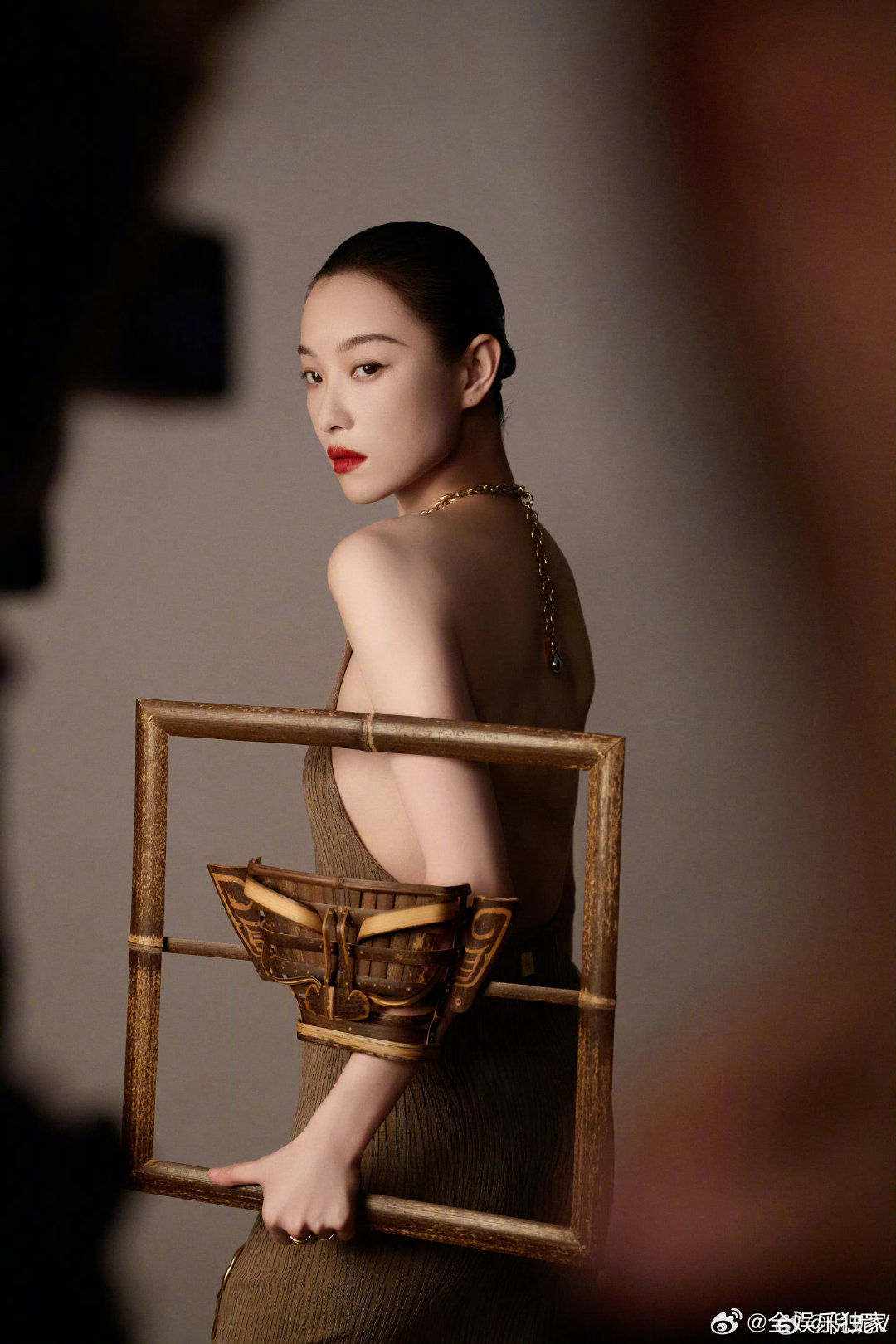 李宇春倪妮二搭李宇春倪妮时隔11年二搭光是脑补她们在路上聊天打闹的片段，我就满心