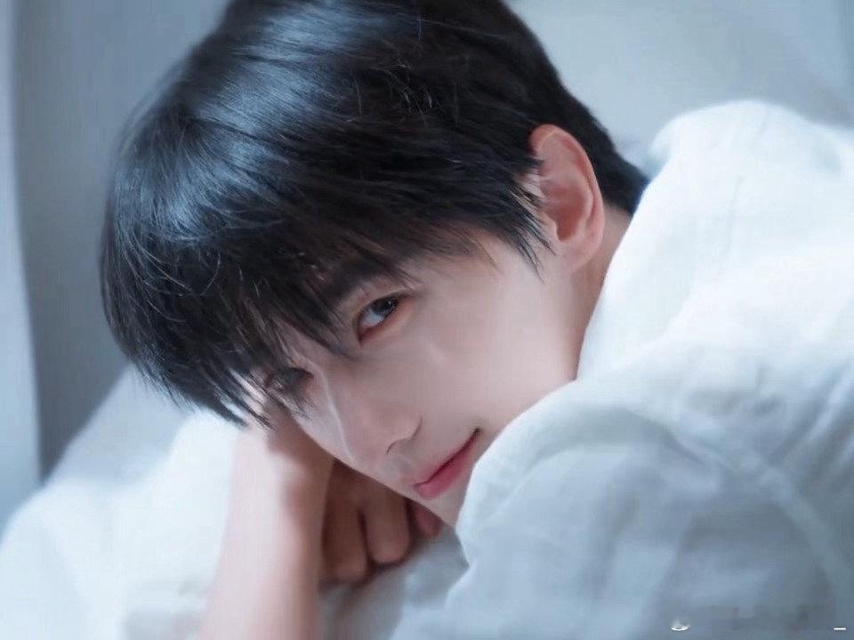 杨洋何时回归现代剧 重温旧作根本看不够，不管是青涩少年还是成熟精英，他都演绎得十