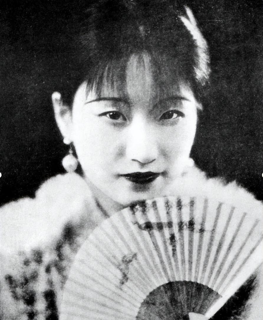 在民国文艺界的璀璨星河中，陆小曼以民国才女社交名媛等多重身份留下了浓墨重彩的一笔