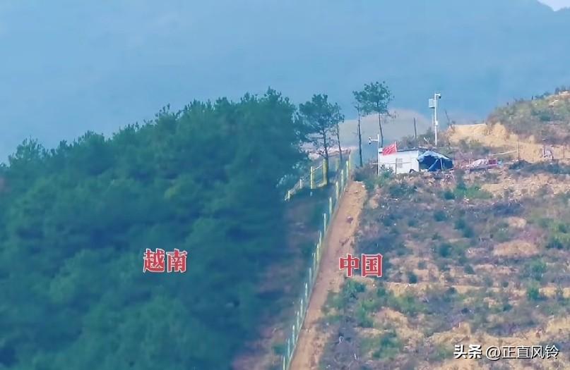中国和越南交界处，连山都不一样，反差太大了，一开始以为绿色的是中国！
中越自卫反