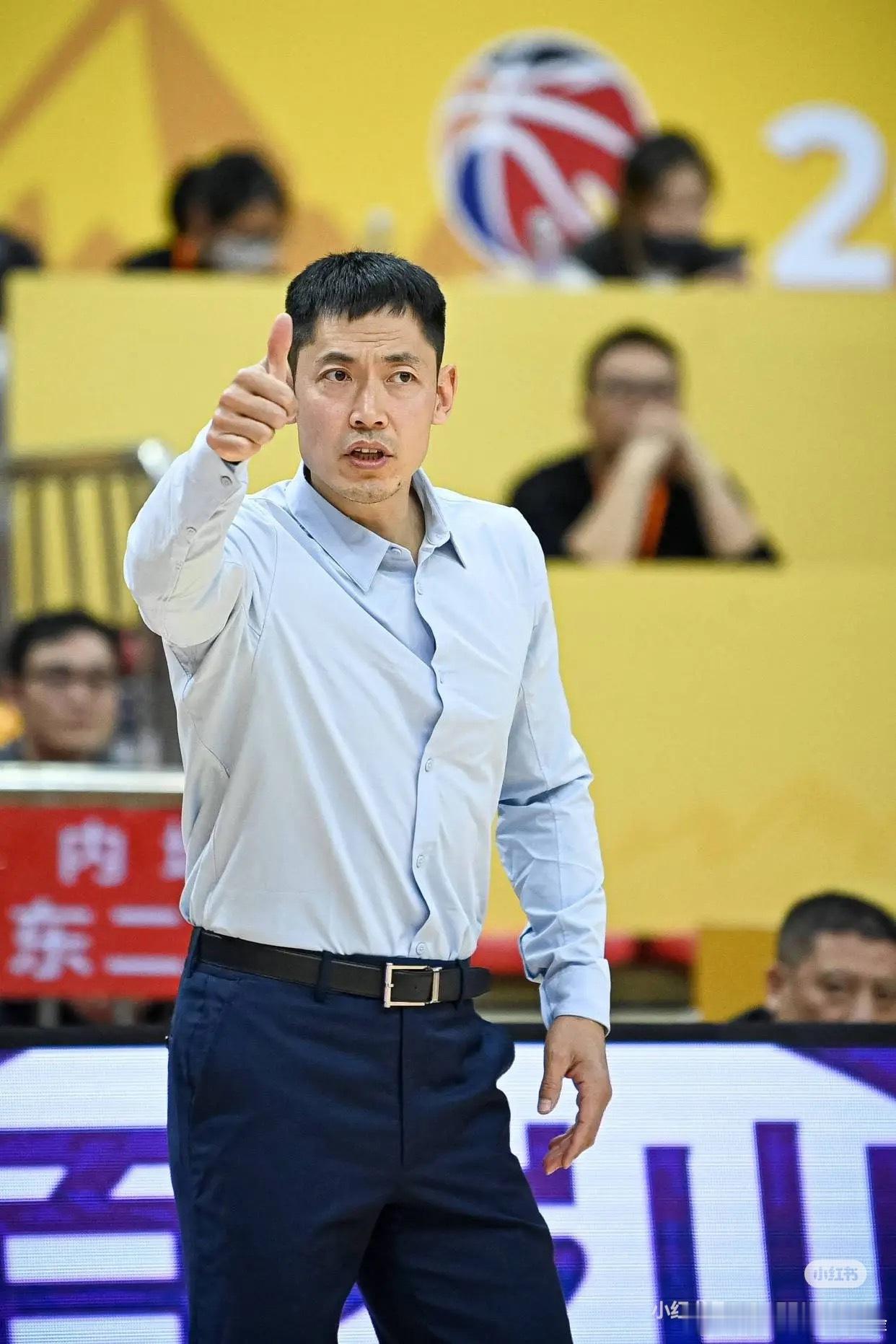 张庆鹏：在攻防两端需要向冠军球队学习，今天晚上会是一场很艰苦的比赛，希望大家能做