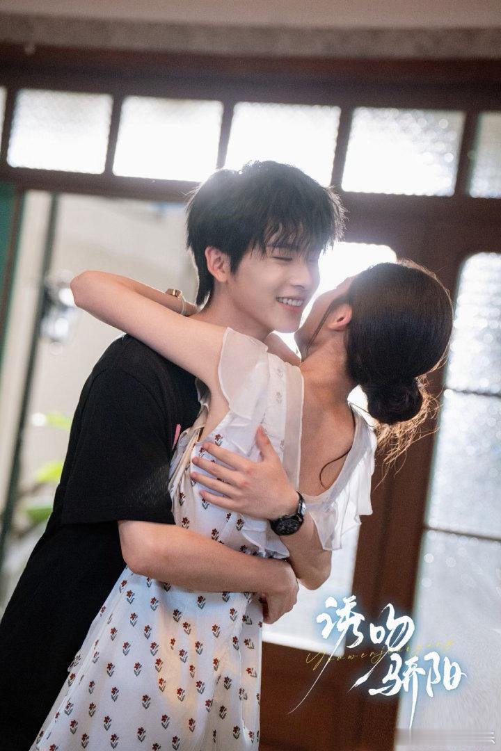 短剧《诱吻骄阳》主演：翟一莹，一航哇喔，这部剧太甜了校园风格，挺不错的，两位演员