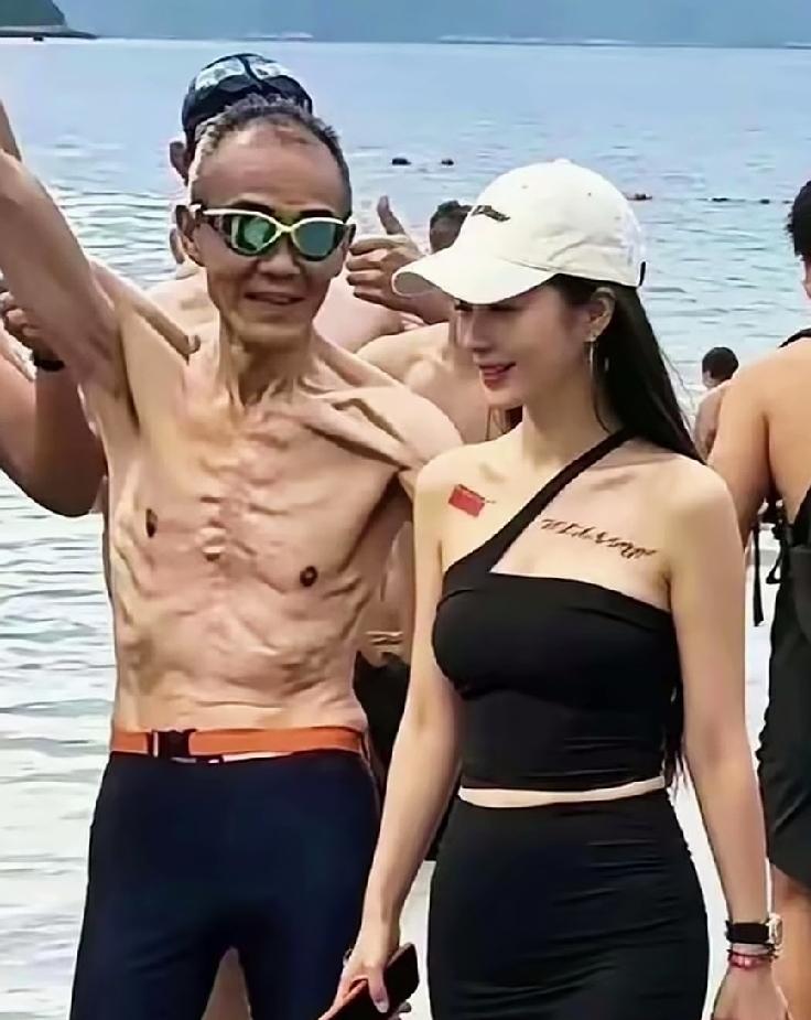 王石真的是爱惨了田朴珺
田朴俊也像小迷妹一样在听老王讲
其实夫妻感情的事真的是没