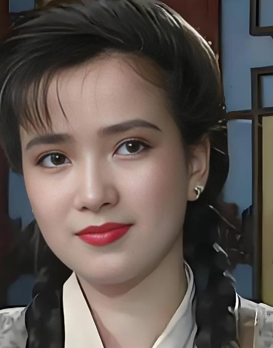 何晴的儿子说，她走的时候，已经说不出话了，用尽最后一丝力气，拉了拉他的手。
就这