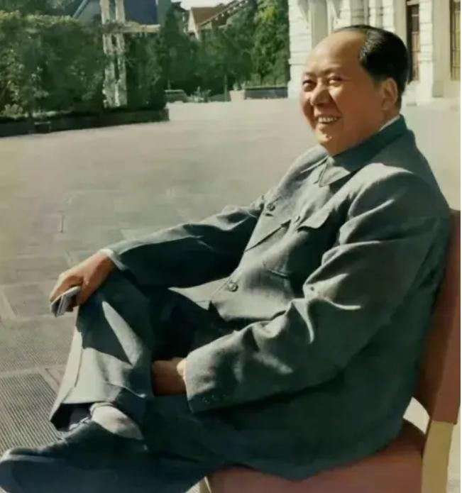 有一美国学者提问：“在您眼中，最伟大的中国人物是谁？”
晚年的梁漱溟肯定的回答道
