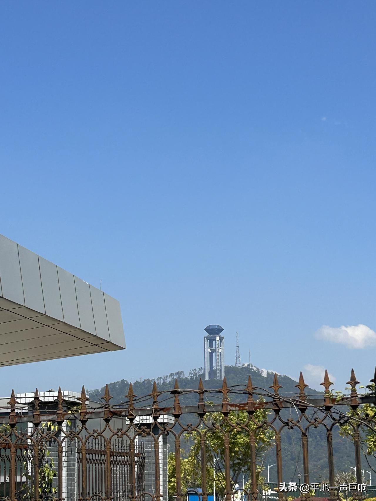 年轻人如果想要创业做生意的话，

感觉还是少读一点书比较好，趁早一点出来经历社会