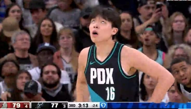 杨翰森终于得分了，篮下接阿夫迪亚助攻造犯规，两罚两中！阿夫迪亚生日夜也是慷慨的送