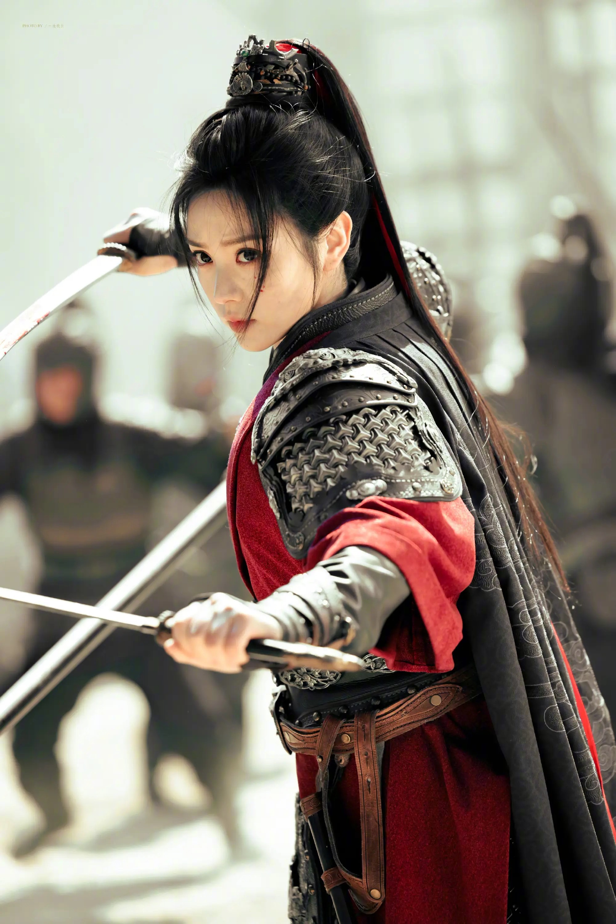 田曦薇749万票断层领先 看来《逐玉》最受益的还是女主田曦薇，男主张凌赫反而被何