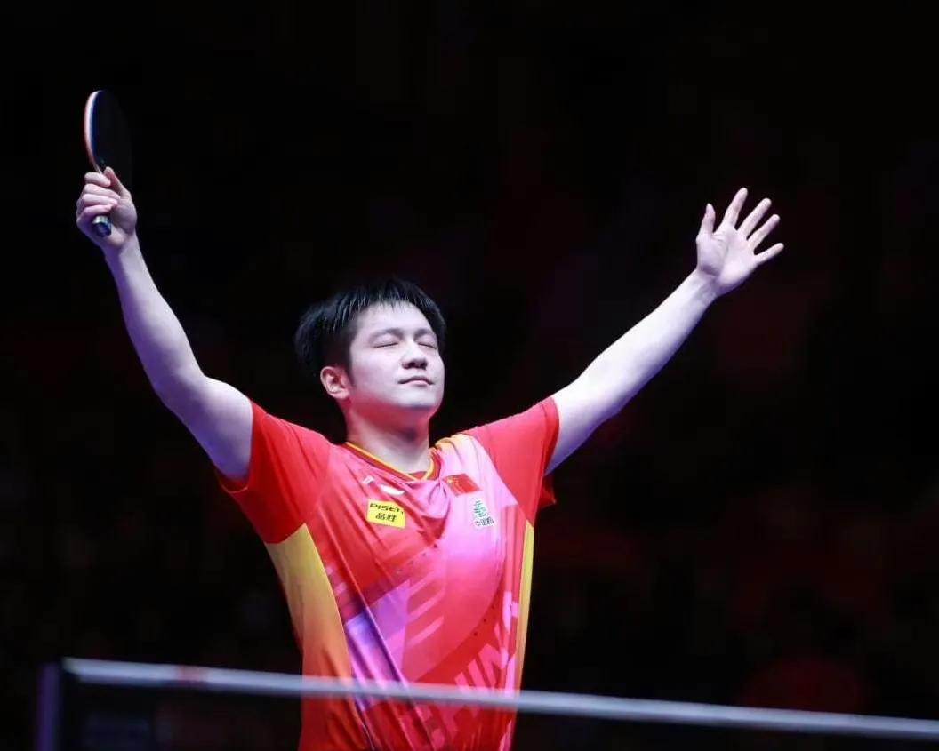 #釜山世乒赛团体赛# 今天男团半决赛、女团决赛，都感谢两个世一吧！！#樊振东# 