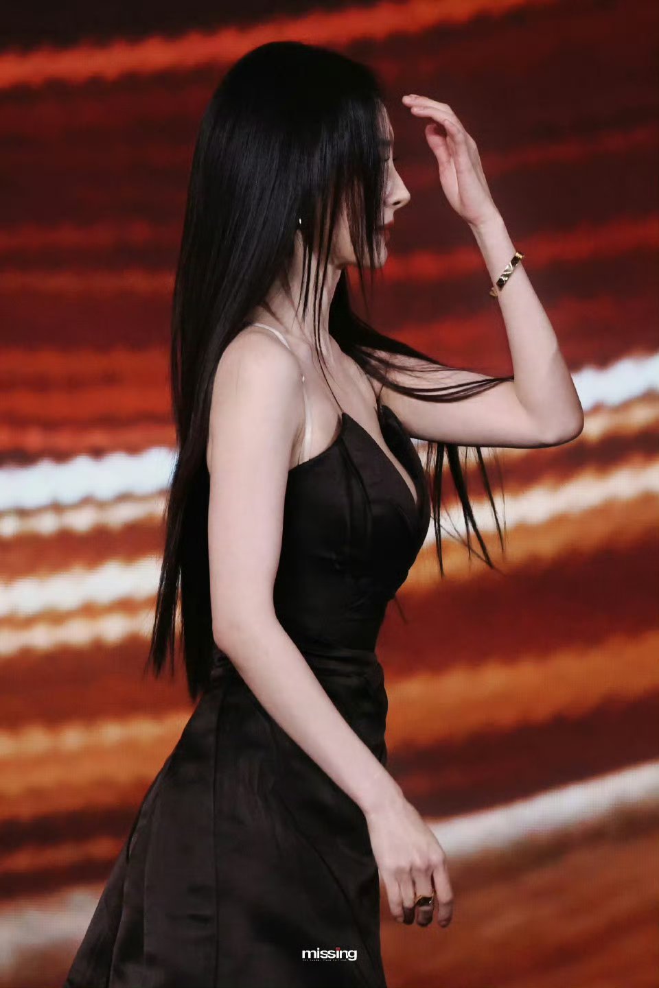 肖战杨幂杨紫赵露思都获得了金树林男女主提名了 白玉兰必再其中提名啦！ 