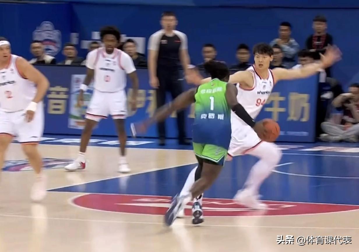 12连胜预定，上海男篮半场领先天津20分！北京时间2026年3月27日，CBA常