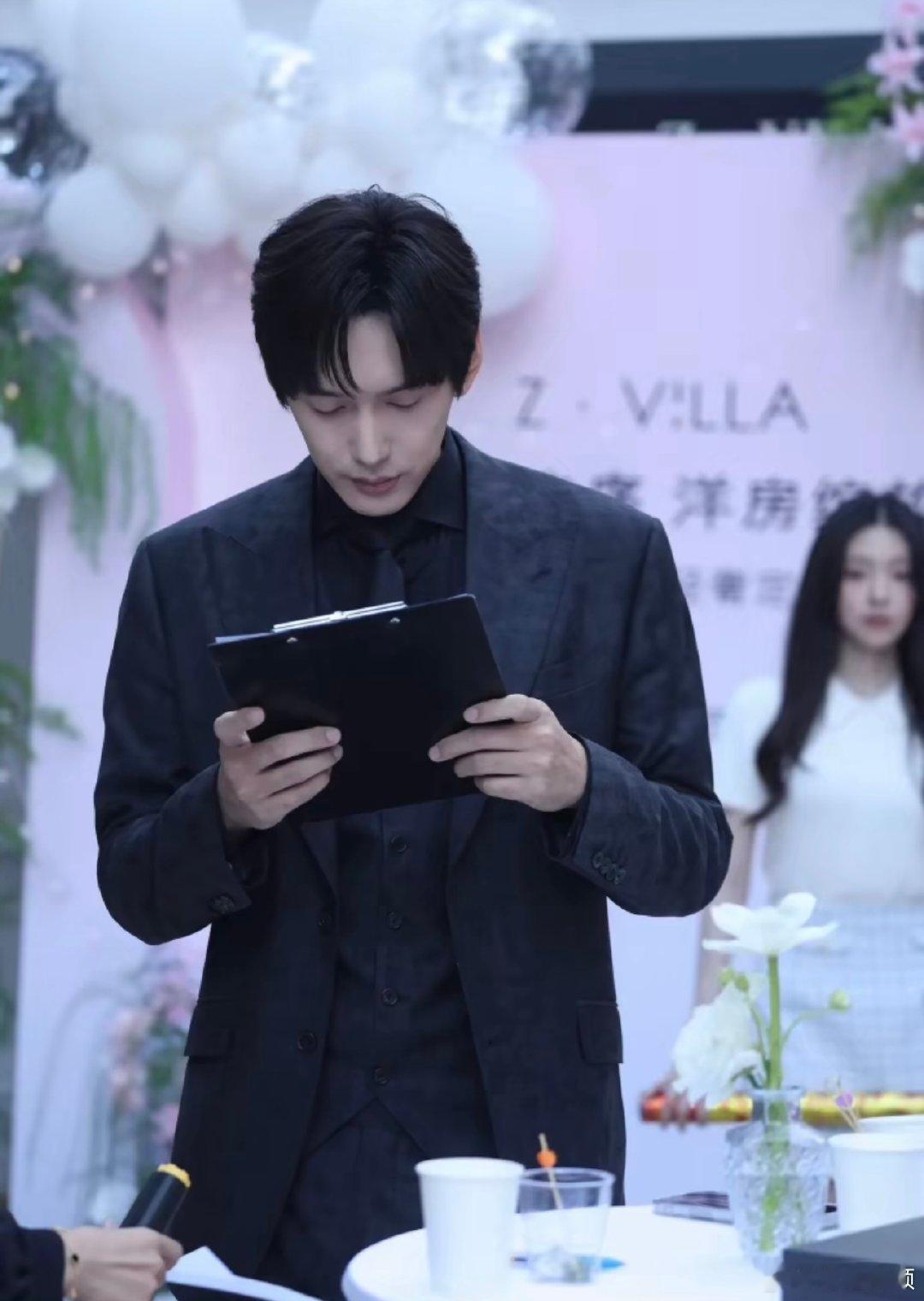 周佑凌想和柳柳结婚就直说周佑凌想结婚就直说周佑凌你想结婚就直说啊哈哈哈哈哈 