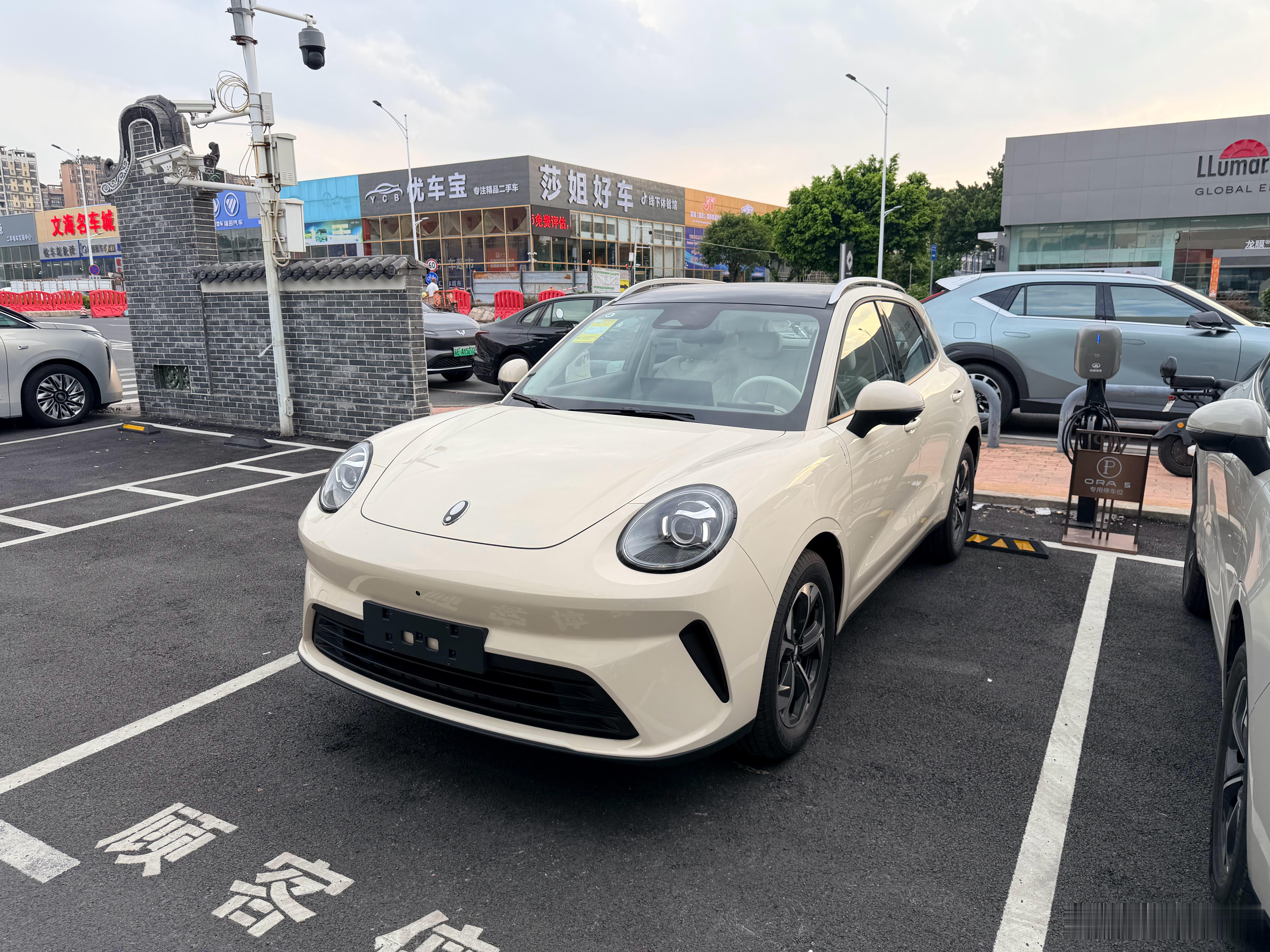 周五去参加佛山本地欧拉5混动的油耗测试，朗知的公关就问能不能两个人，出视频，本来
