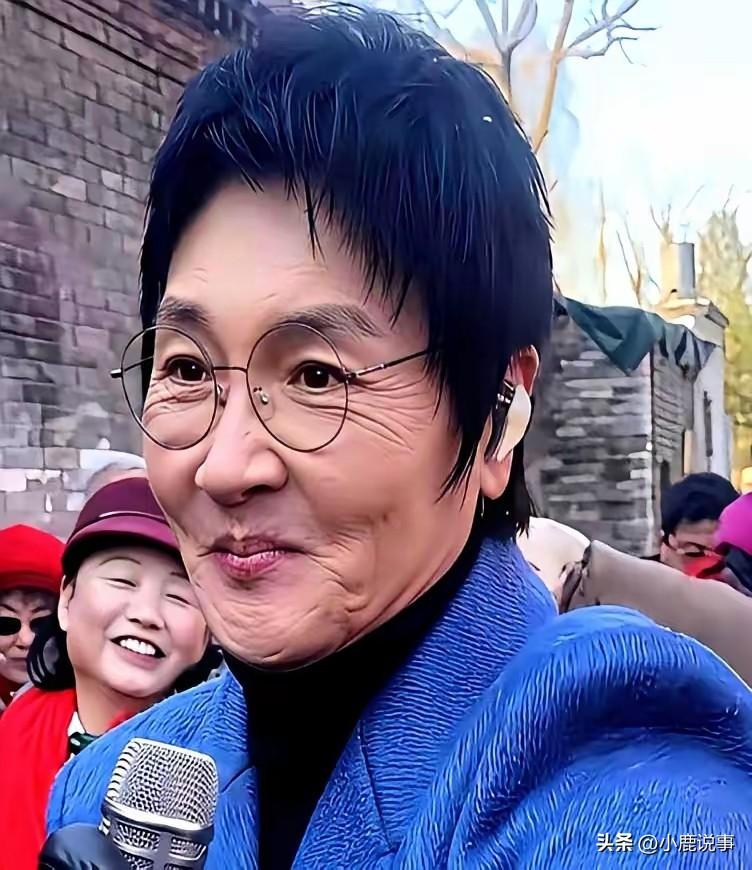 真的被孙楠现在的生活戳到了。
58岁的他，不恋舞台光环，直接带着家人住到徐州农家