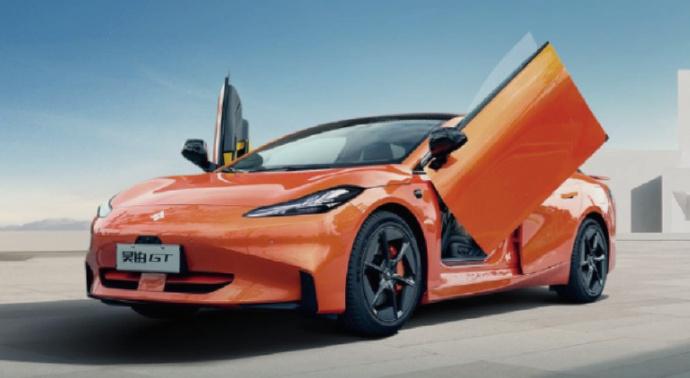 昨天特斯拉推出了 Model 3 焕新版，昊铂 GT 第一个跳出来应战。

25