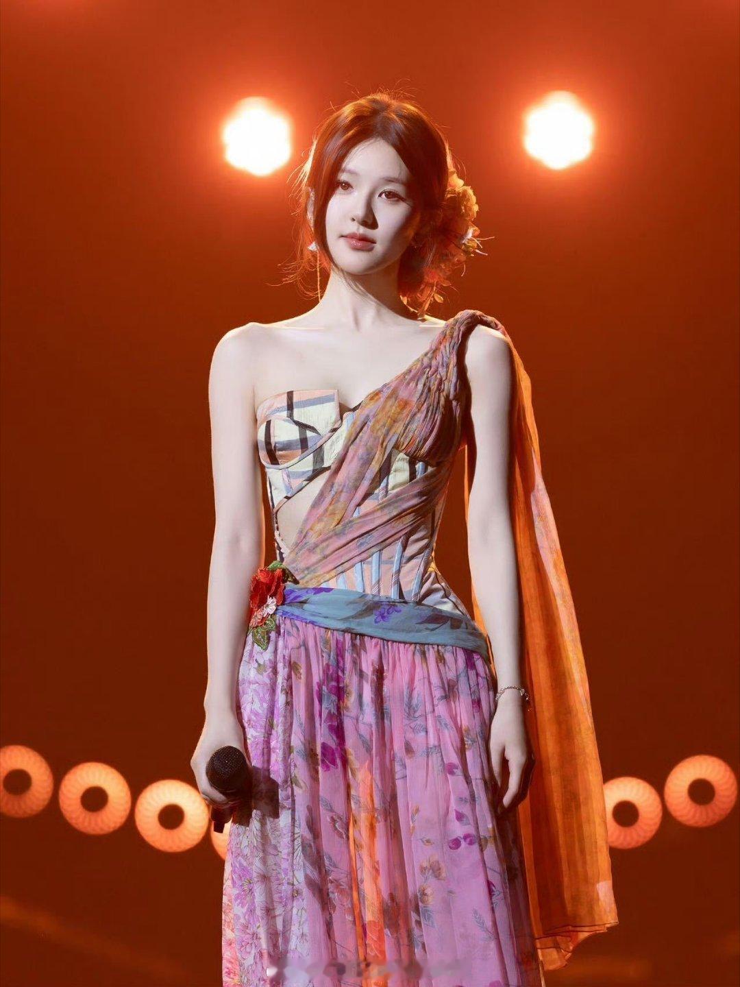 赵露思要去澳门开演唱会了，看来演唱会很受欢迎，才可以开多场 