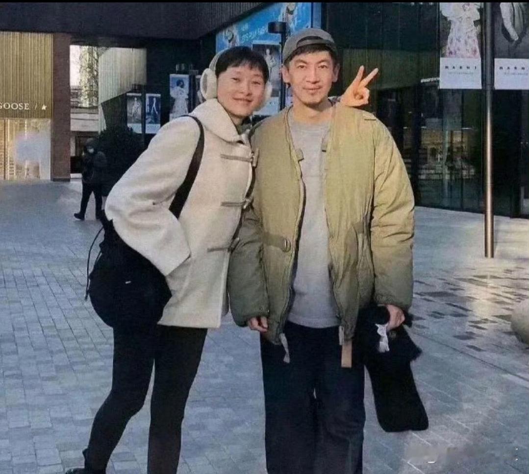 吴越的男友高大帅气，真是让人羡慕嫉妒恨。 ​​​