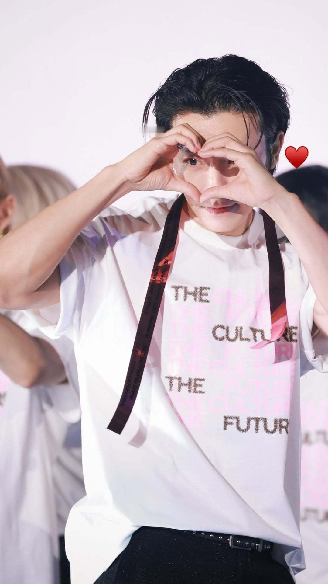 “CB百蓝_。260131李东海 ins story更新两则： 