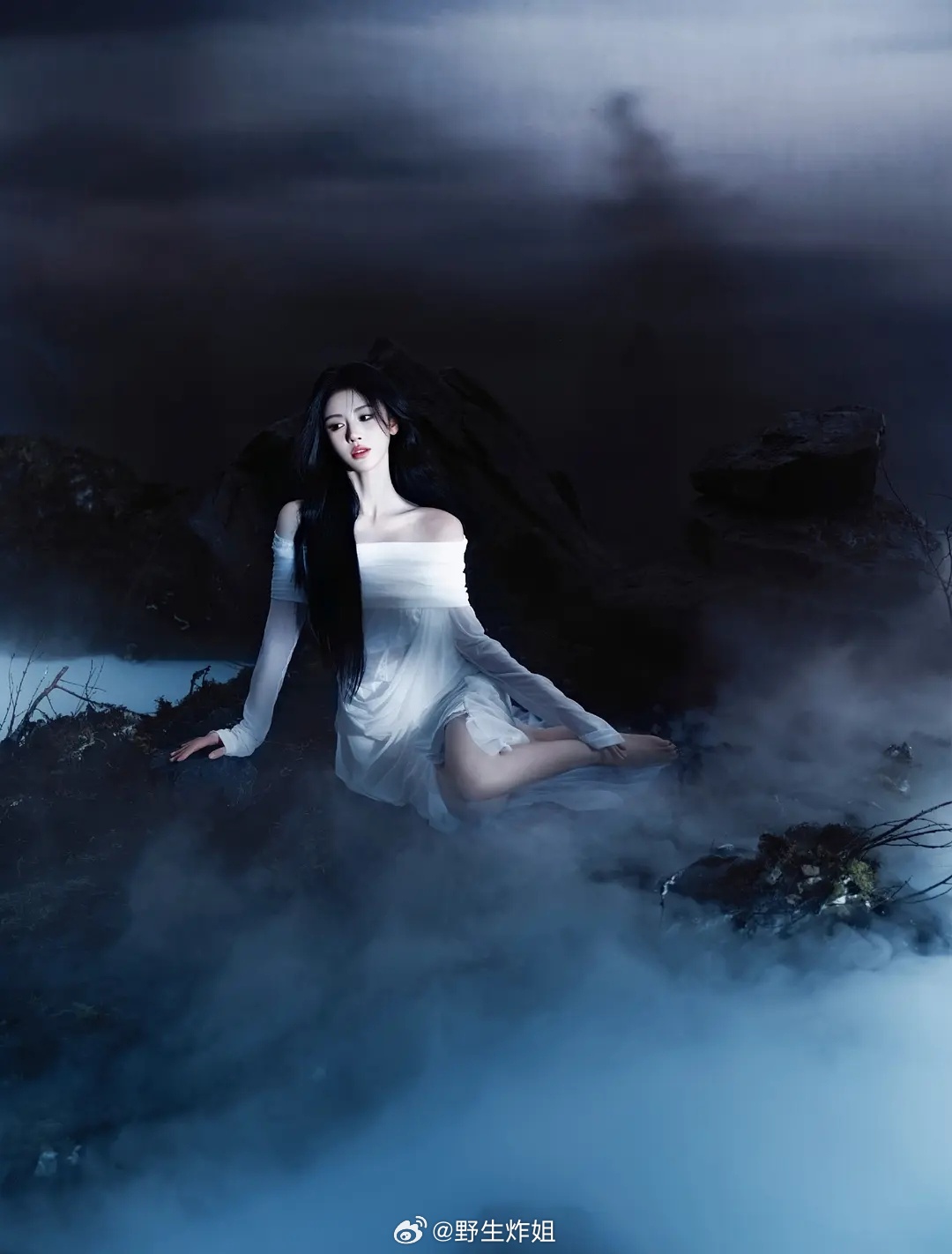 鞠婧祎工作室太会拍了 物料多多 小狐狸露芜衣现代也好多衣服哦 