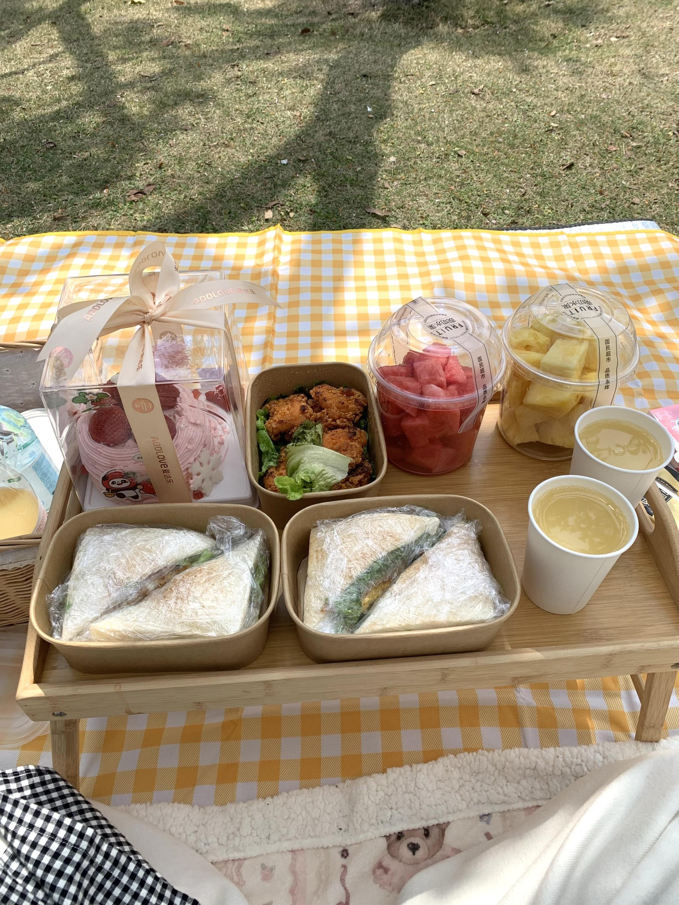 适合野餐的好天气～晒太阳好舒服  ₍ᐢ..ᐢ₎ᐝ