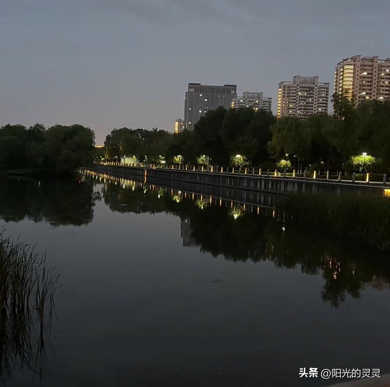 要说避暑的好地方，就属山西。
那是相当的舒服。白天阳光下感到有温度，只要站在阴凉