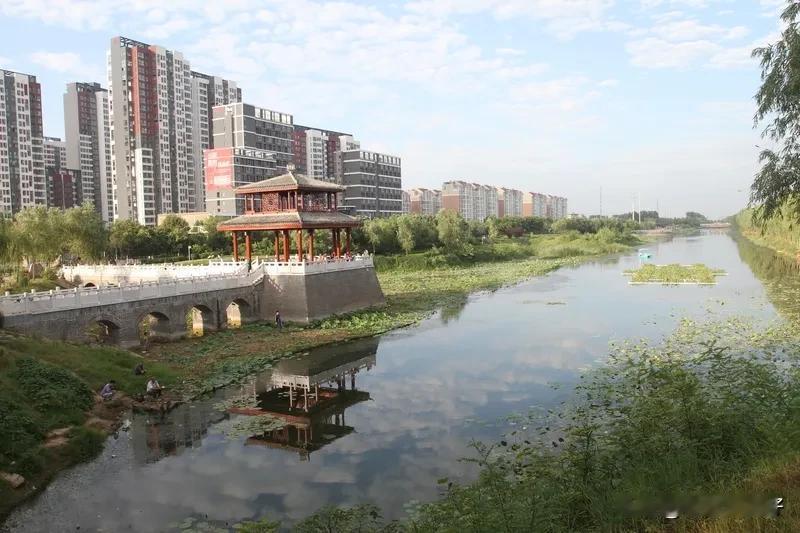 《七律  永恒之旅》
洛水惊鸿万古迷，斜阳入梦漫清溪。
晓春催柳织罗帐，盛夏裁云