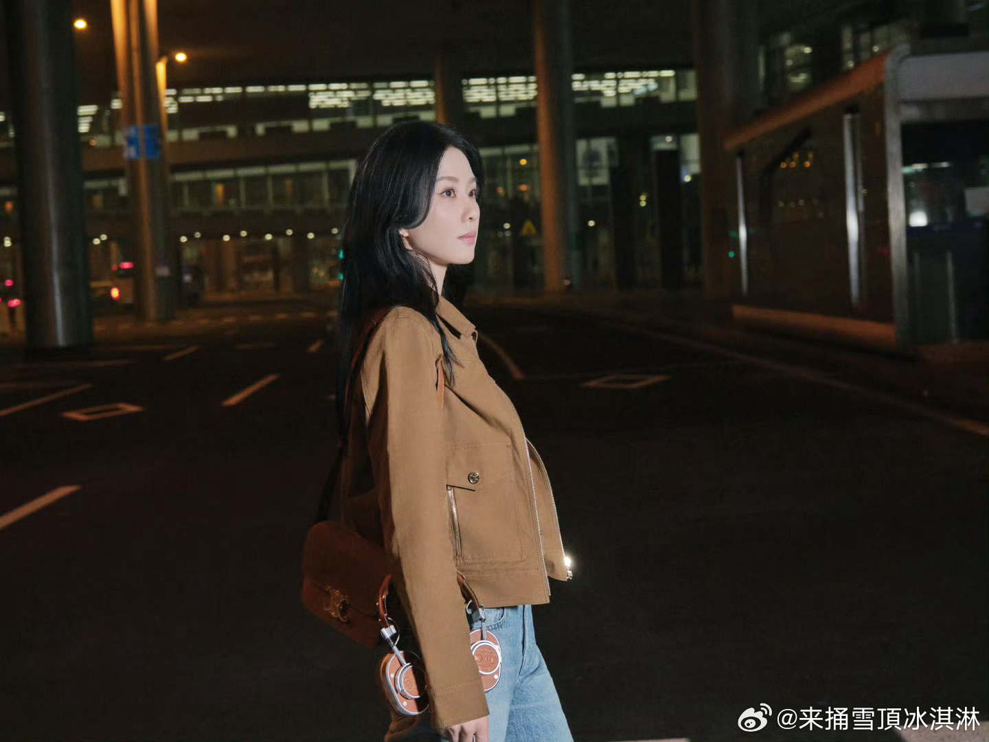 刘诗诗启程巴黎时装周刘诗诗巴黎时装周出发look也行 ​​​