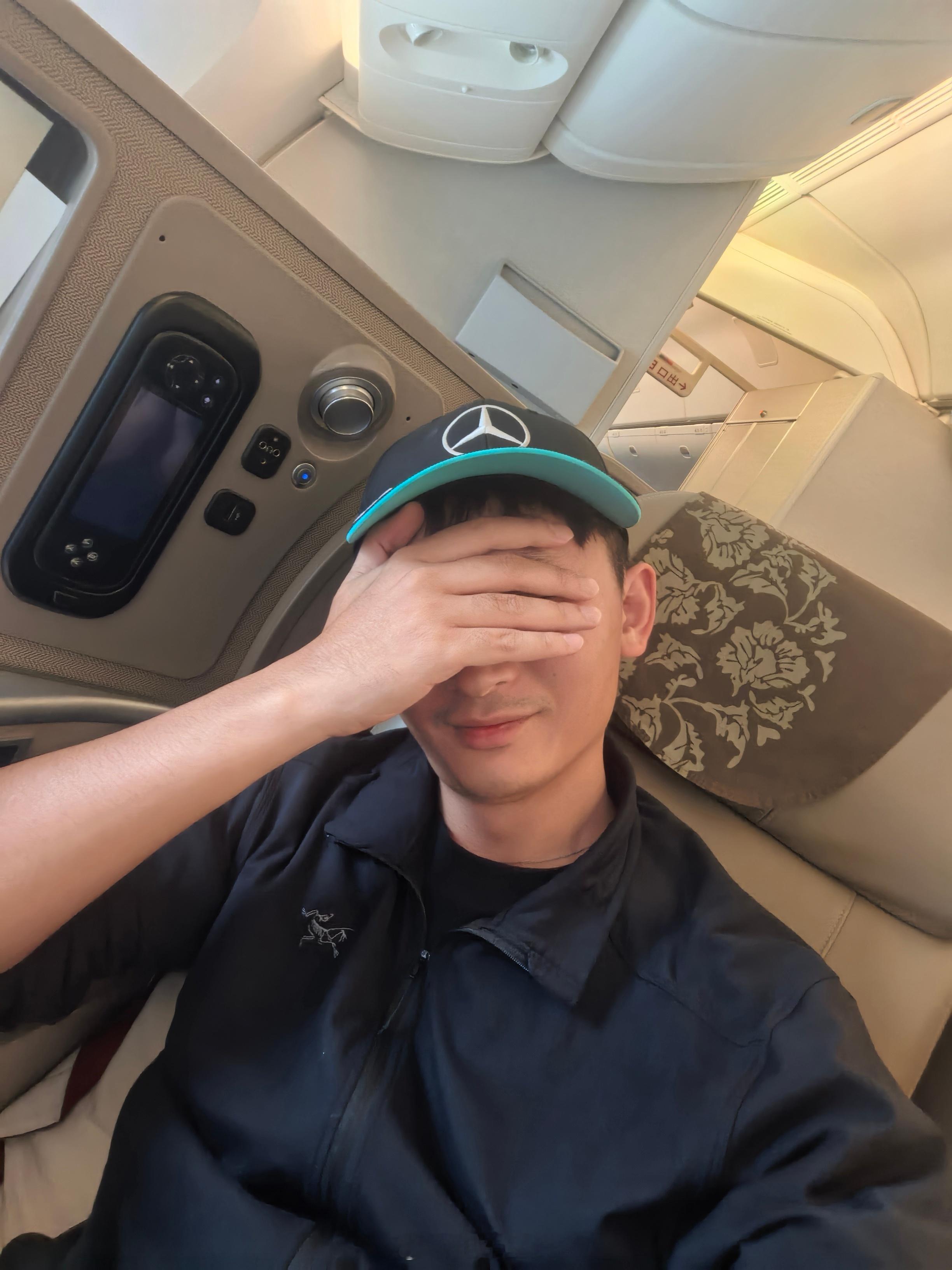 卢浮宫被盗过程仅7分钟几个朋友发微信给我了我说一下真不是我我已经登机准备回国了！