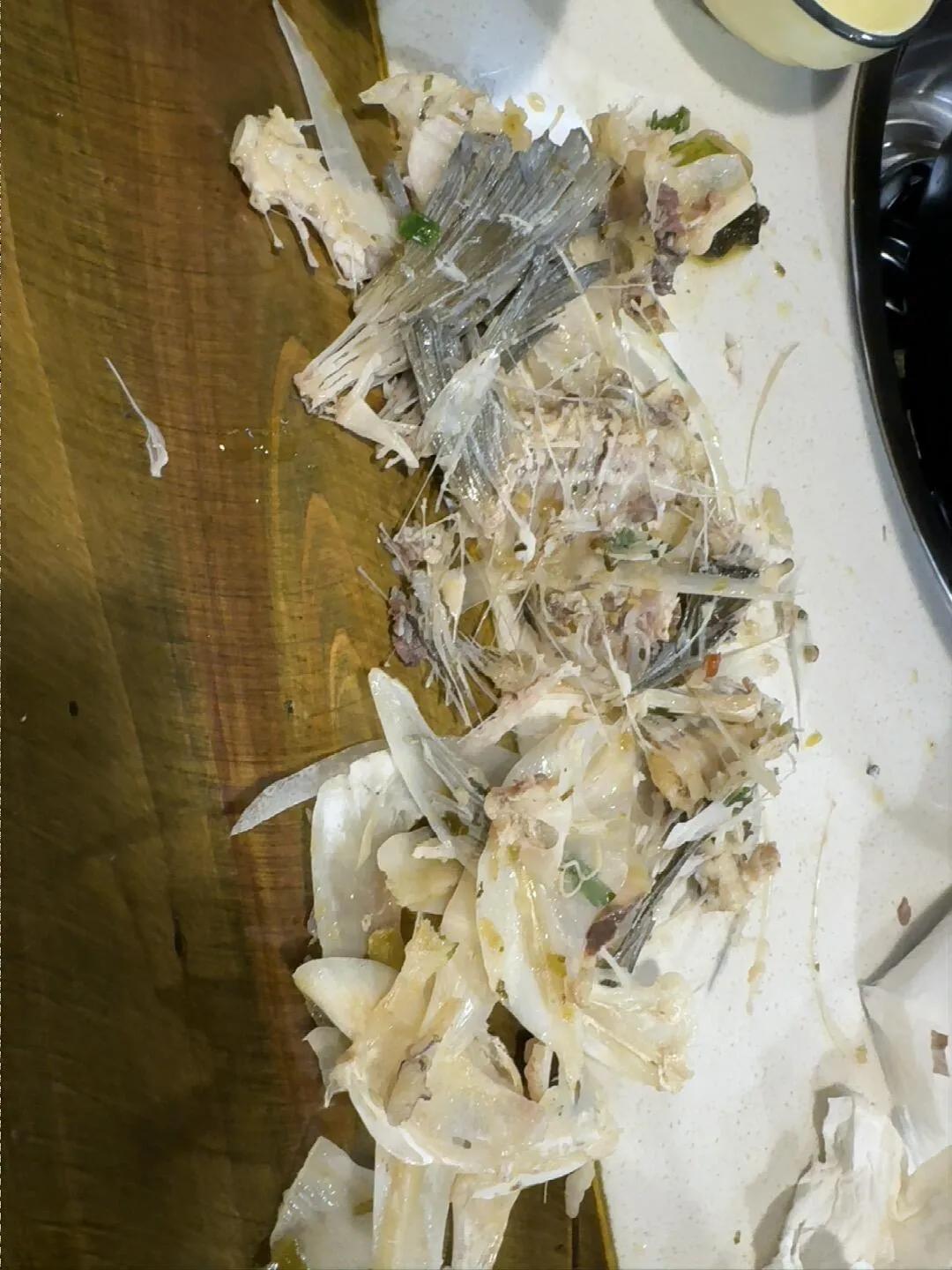 5.8斤的鱼， 当时吃了几块就感觉不对 发现鱼肚子那居然一共只有3块  因为我妈