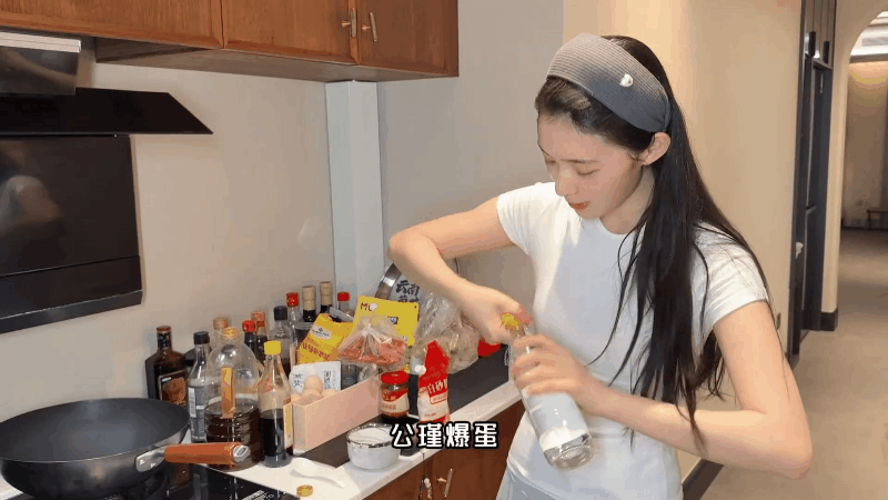 林允复刻公瑾爆蛋林允也太全能了吧！打网球、做美食样样在行，公瑾爆蛋做得超专业，认