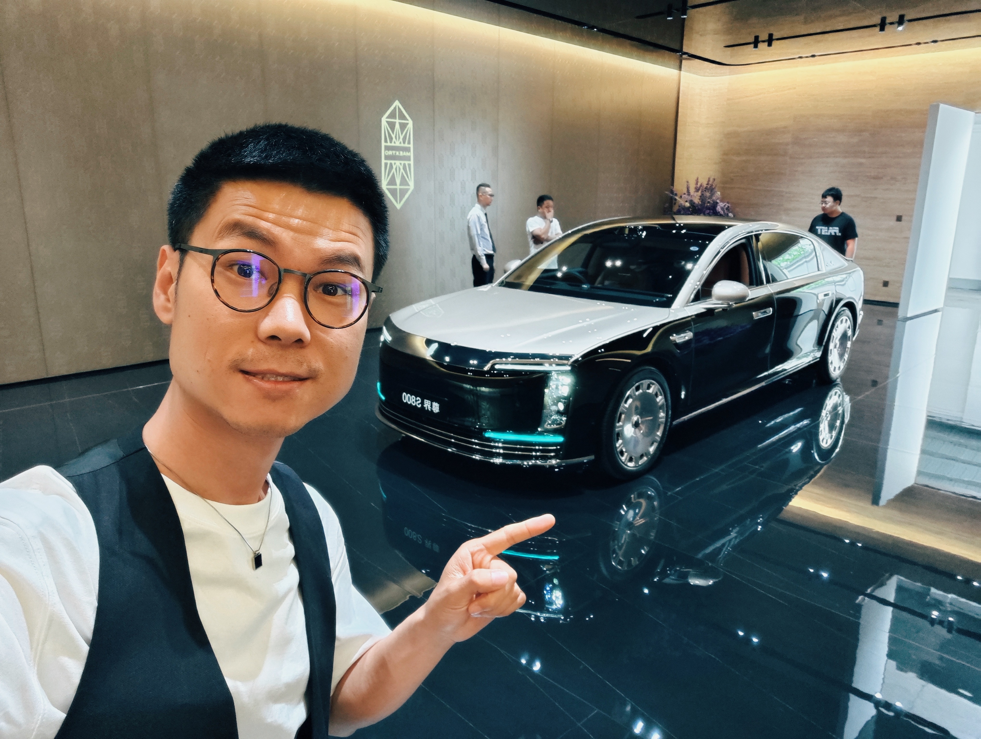 这次来发现鸿蒙智行·西安泛想全面升级了。拿下原本别克的大店，8000平米，售前售