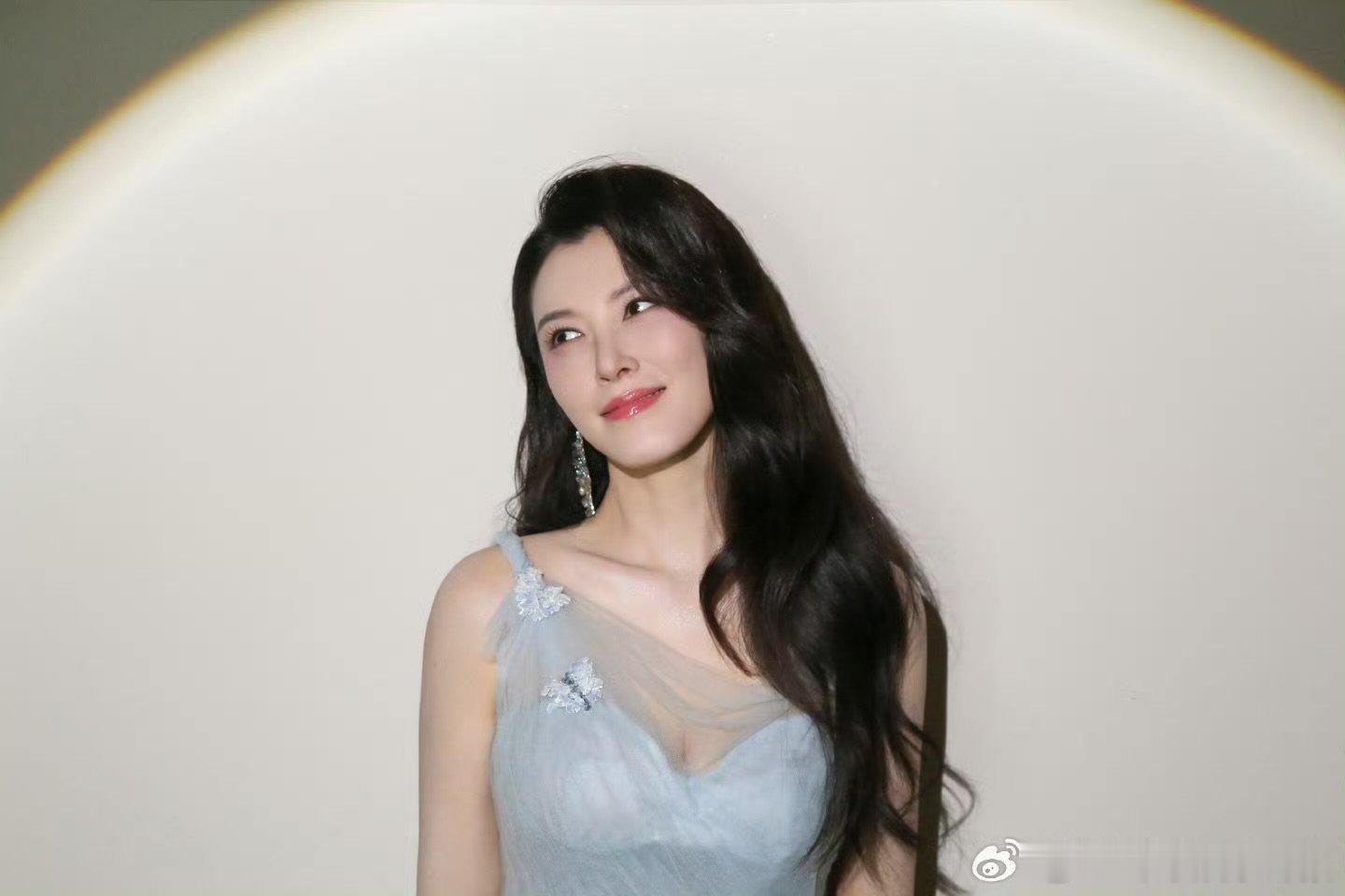 徐洁儿 路人缘徐洁儿真的宝藏姐姐！岁月沉淀更有魅力，舞台超稳，路人缘超好乘风20