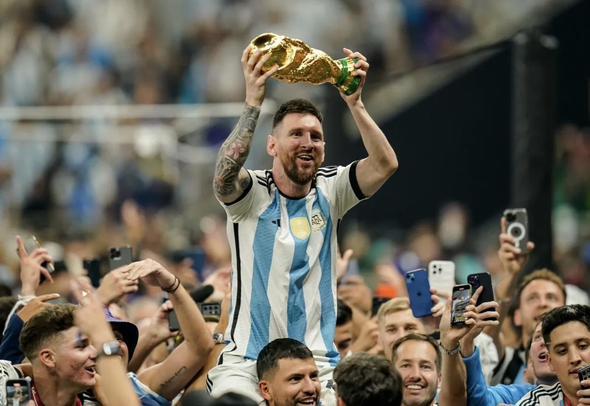 世界杯梅西和C罗能不能首发？梅西完全可以，C罗被主教练“惯”坏了，想替补真的抹不