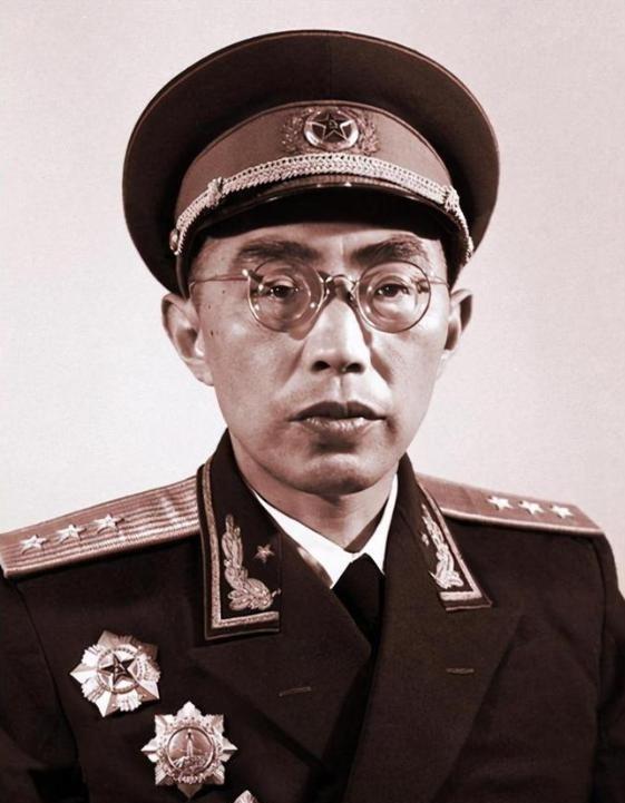 他是陈赓大将的搭档，被称为当代诸葛亮，1955年大授衔，他被授予上将军衔。
19