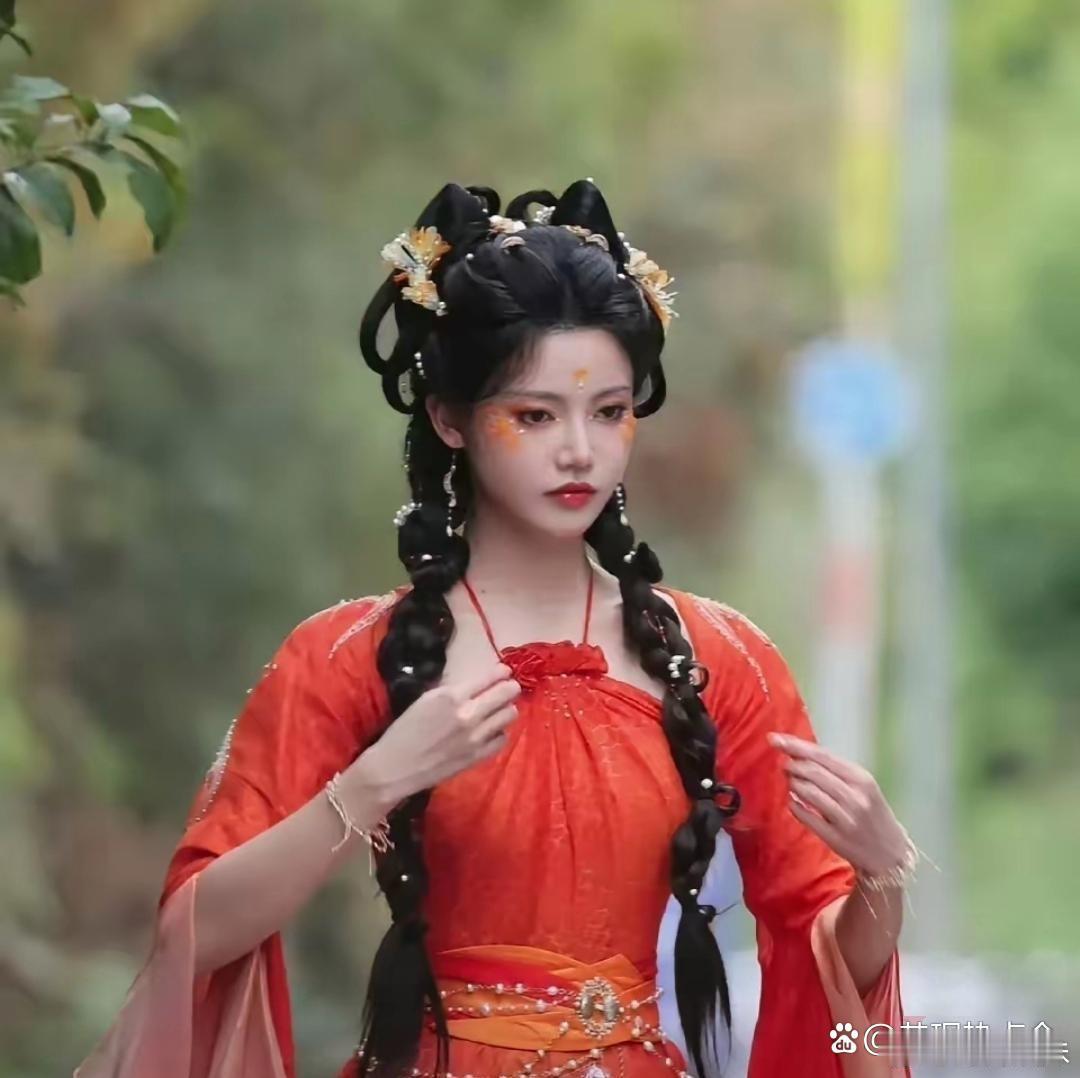 现在古装剧为了博眼球 连肚兜都可以外穿了？ 