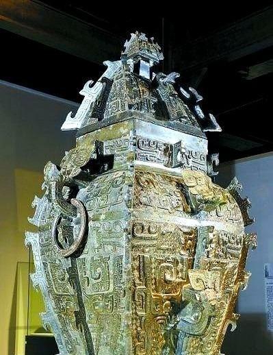 1952年，一名死刑犯在临死之前表示，自己私藏一件国宝级的文物，希望在交出后能免