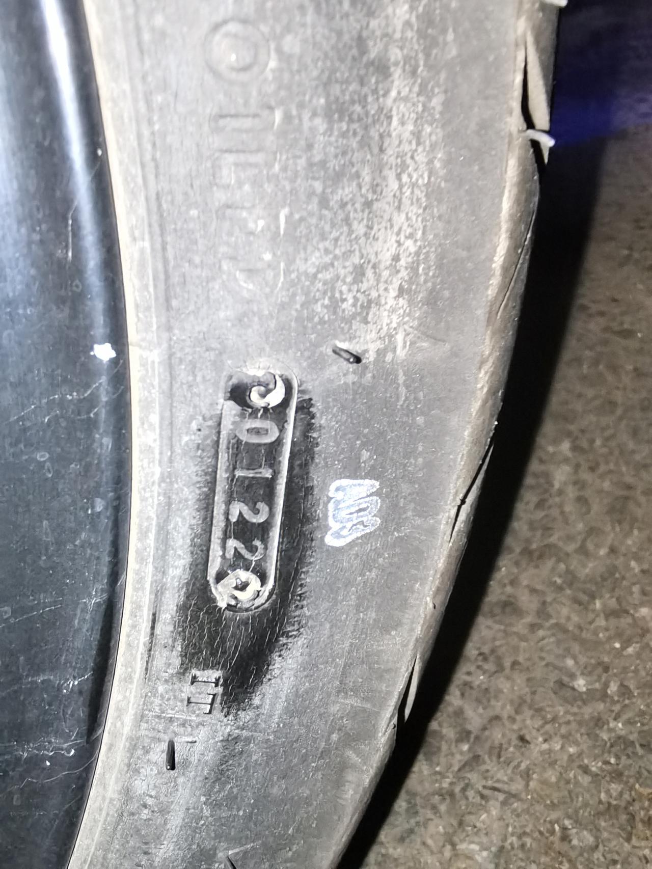 基本的用车常识都不懂，小白司机拿命省钱？
竟然收到了这样一个咨询，问图片里的轮胎
