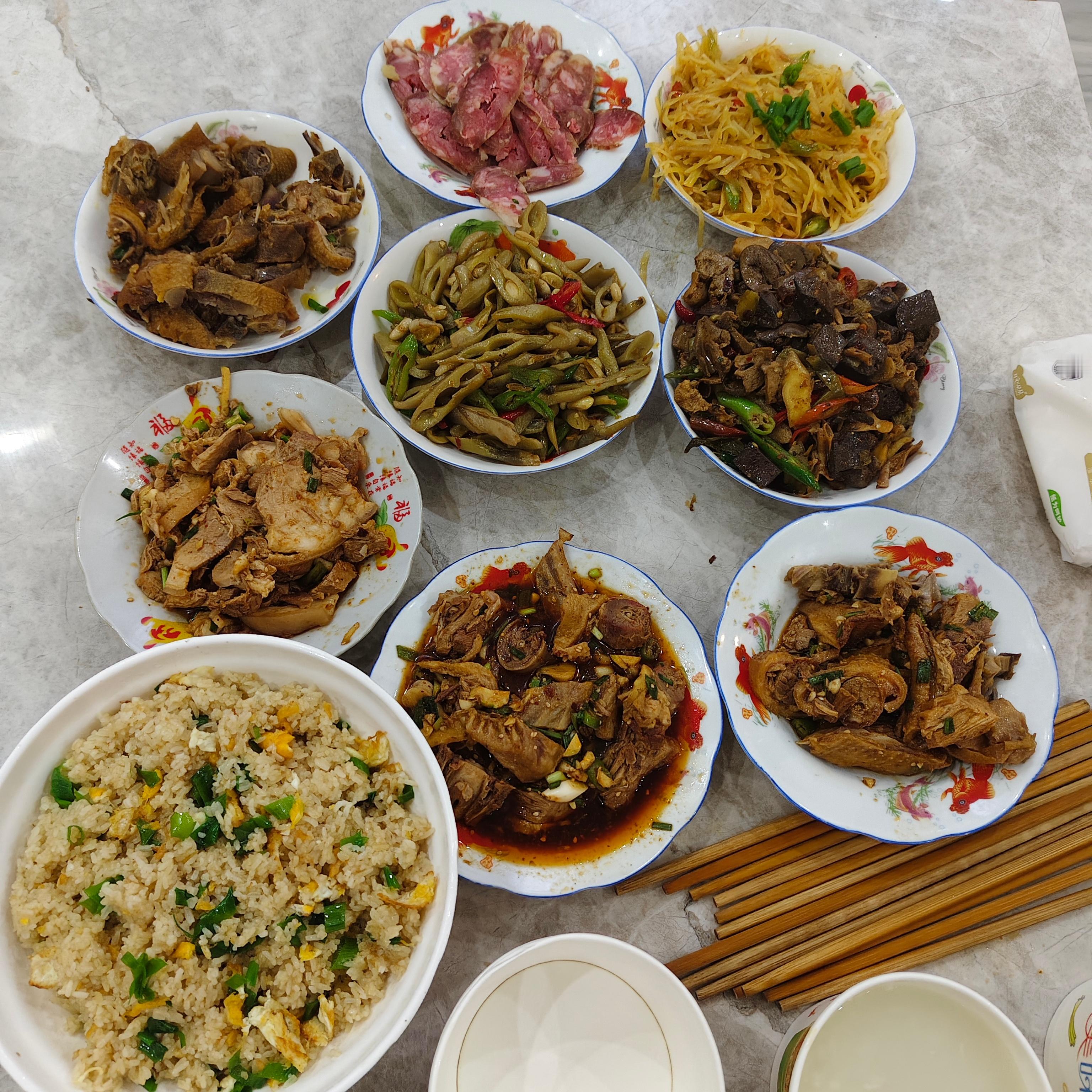 我要哭了翻相册突然翻到了好想回家吃饭[泪奔] ​​​
