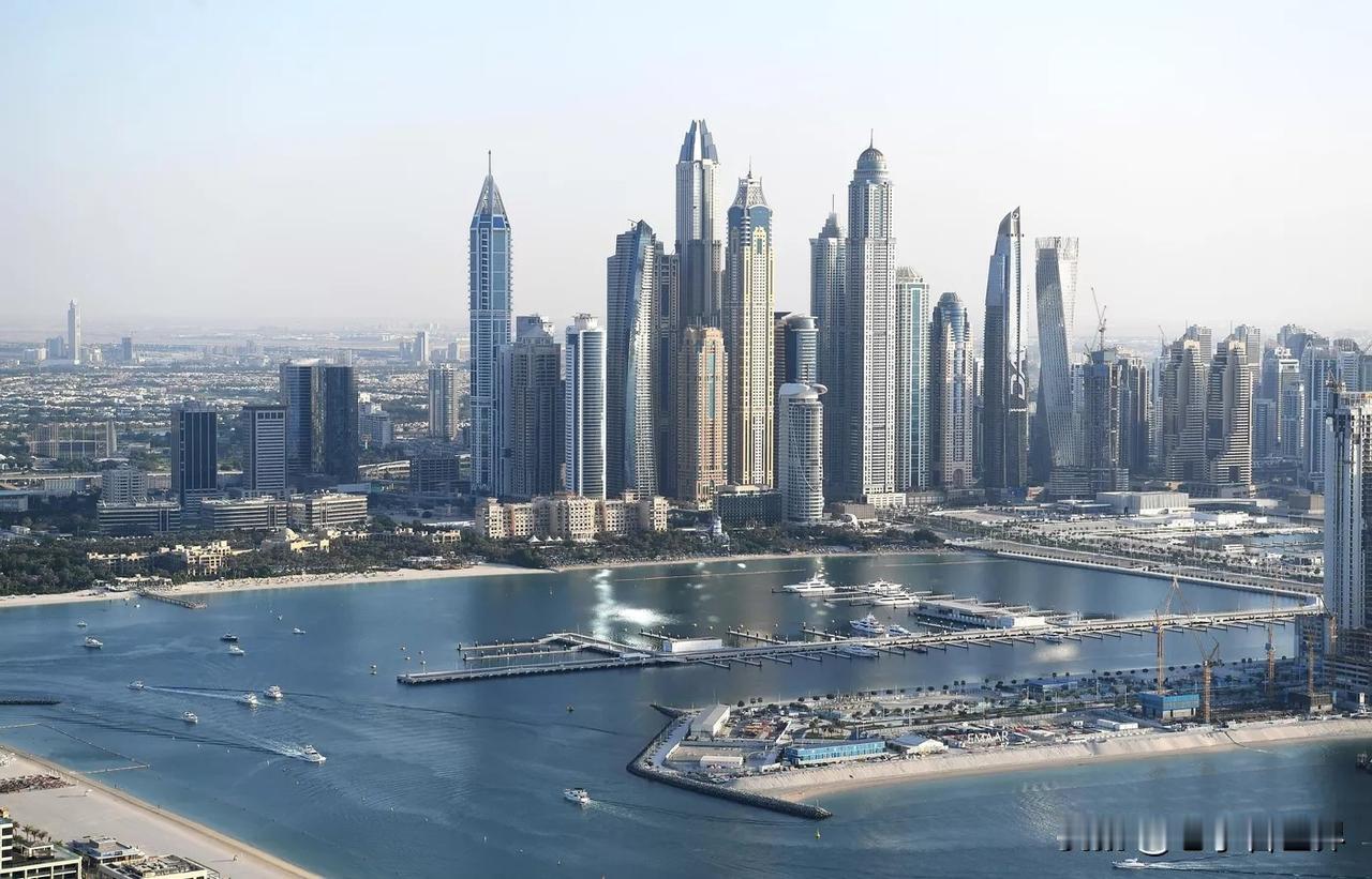 【最新消息：欧盟将阿联酋和越南的航运公司列入针对俄罗斯的制裁名单】
布鲁塞尔时间