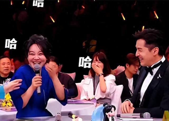 反差感拉满！湾区晚会闫妮随性出圈，为何全网都被她圈粉？
