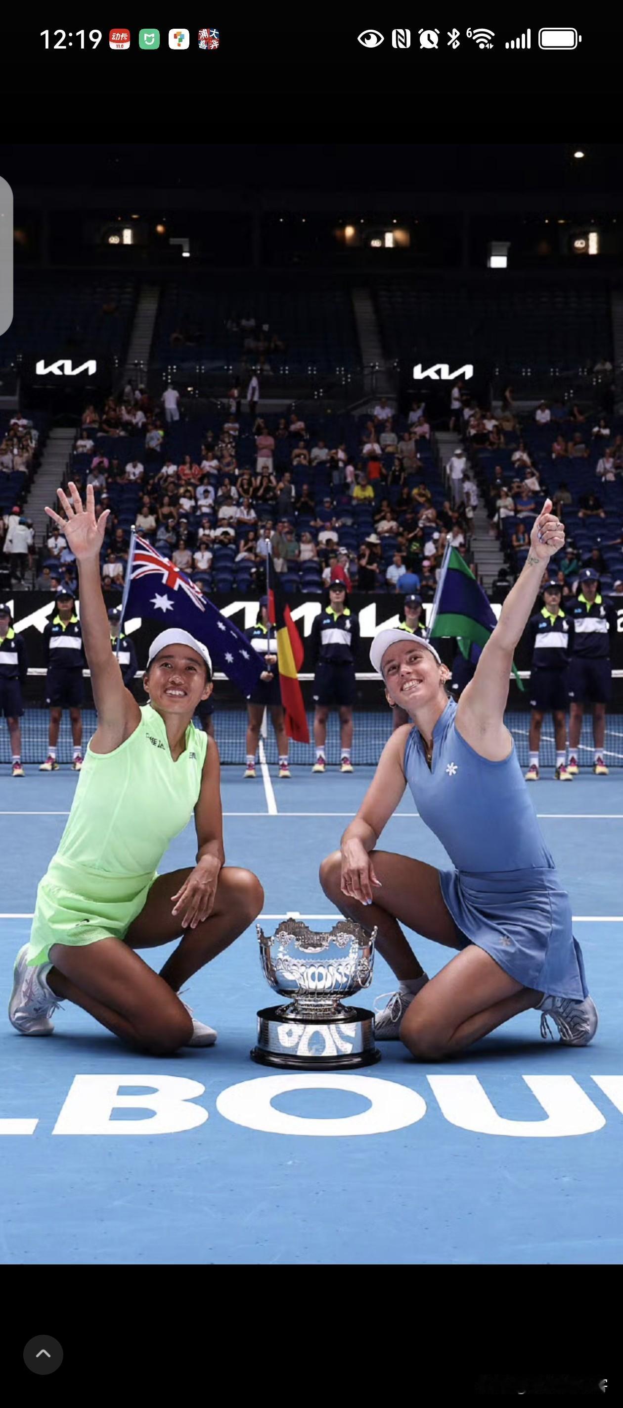 张帅有点牛，澳大利亚网球公开赛女双冠军，37岁了，巅峰到低谷，低谷到巅峰。把球迷