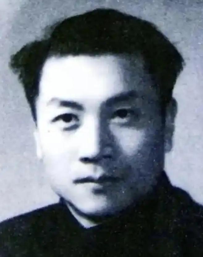 1944年，一地下党入狱后被汉奸认出，只好求狱友将他勒死，没想到，将死之时，他却