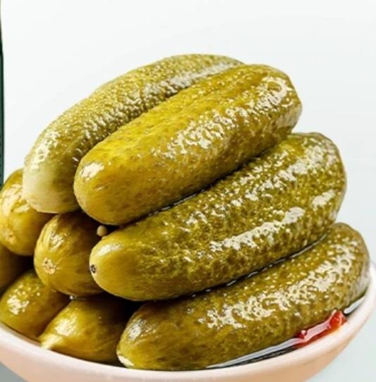 家人们，上“酸黄瓜”！

现在东北带货直播间，都被粉丝要求卖“酸黄瓜”。

看着