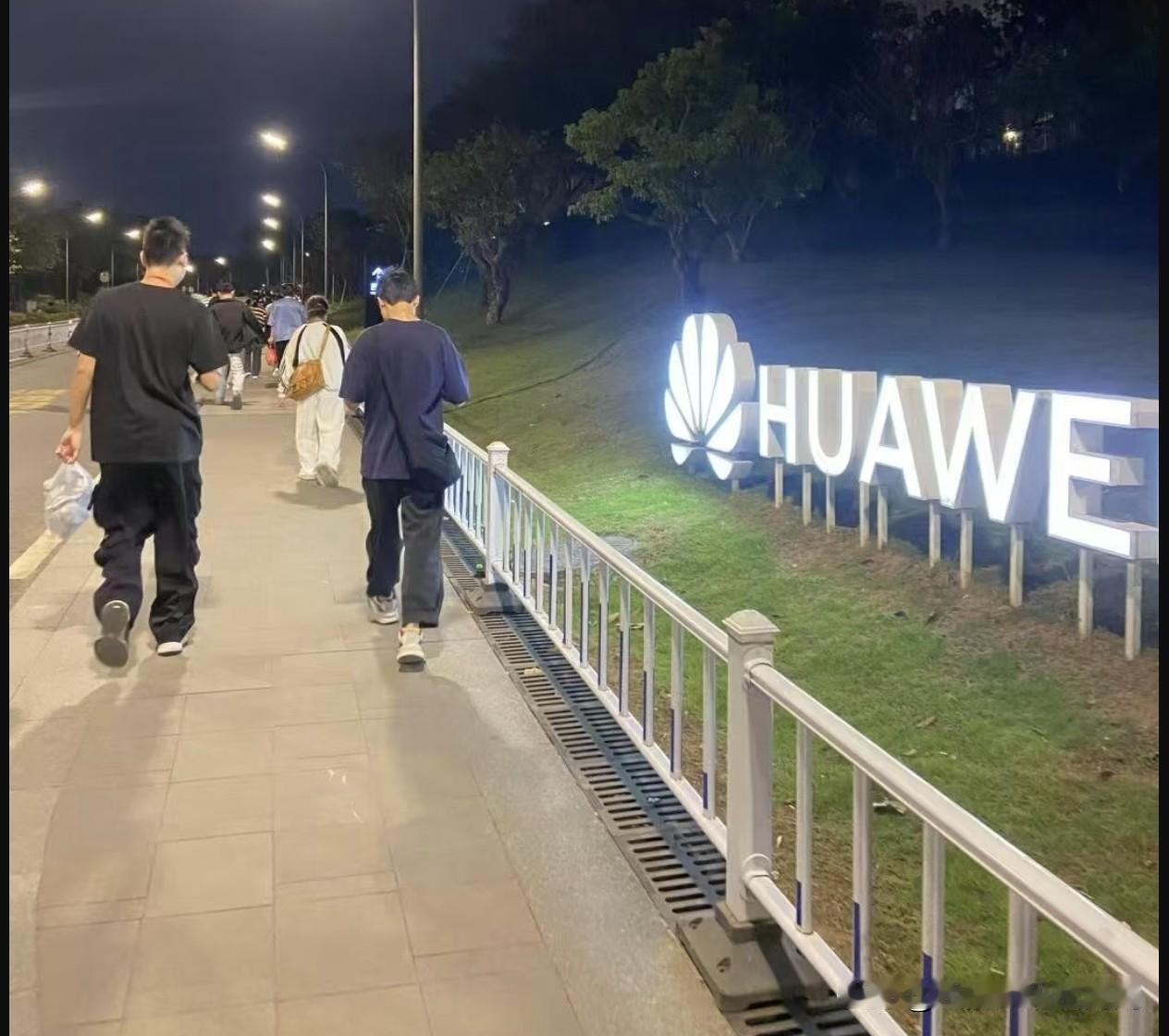 华为那边不止平板类产品要进行调价，已上市的部分终端产品渠道价也会进行调整，目前汇