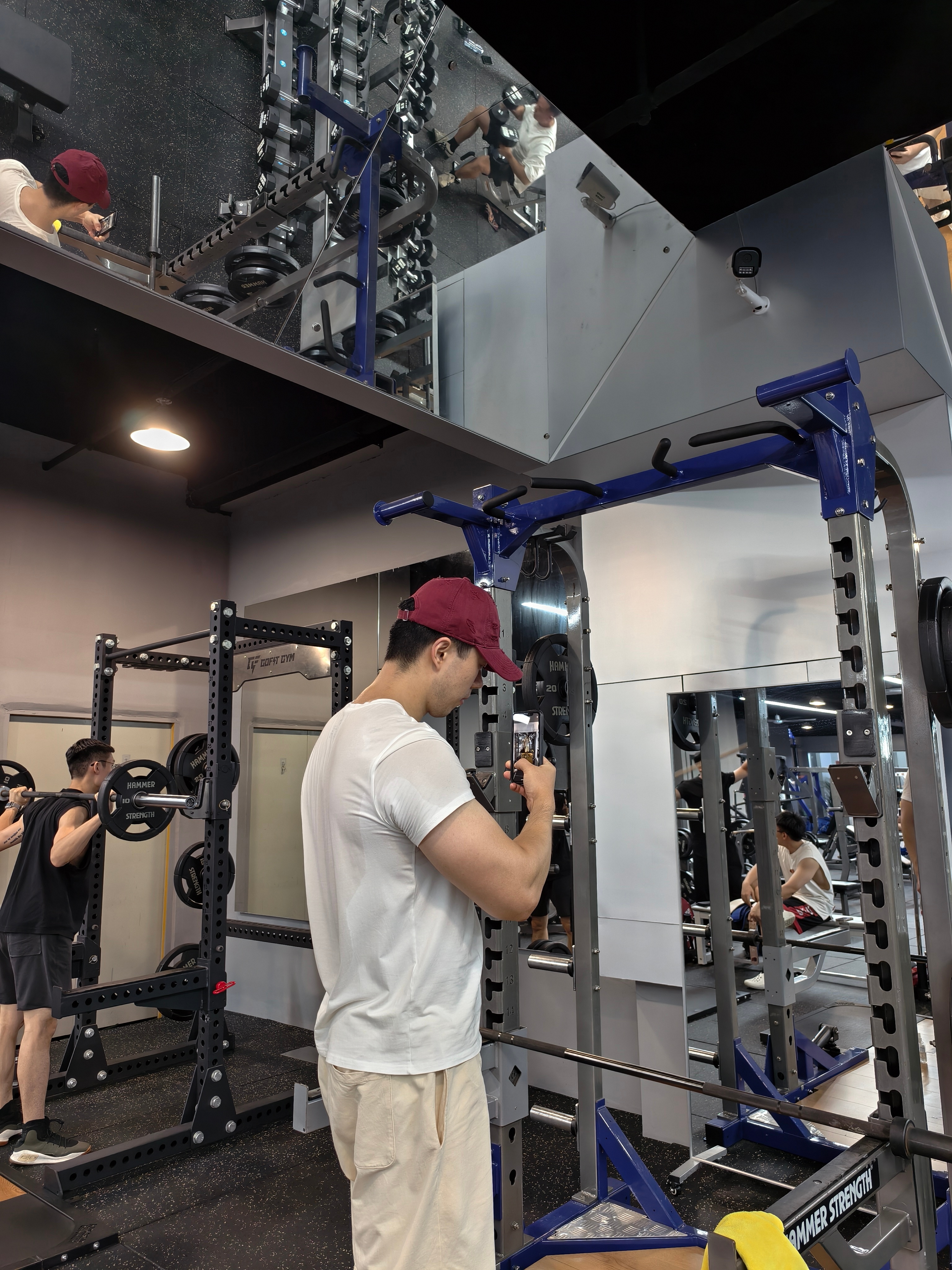 男的出来健身还带了个帽子🧢练完让我给他送上去他想拍点照本来拍着拍着本i人感觉开