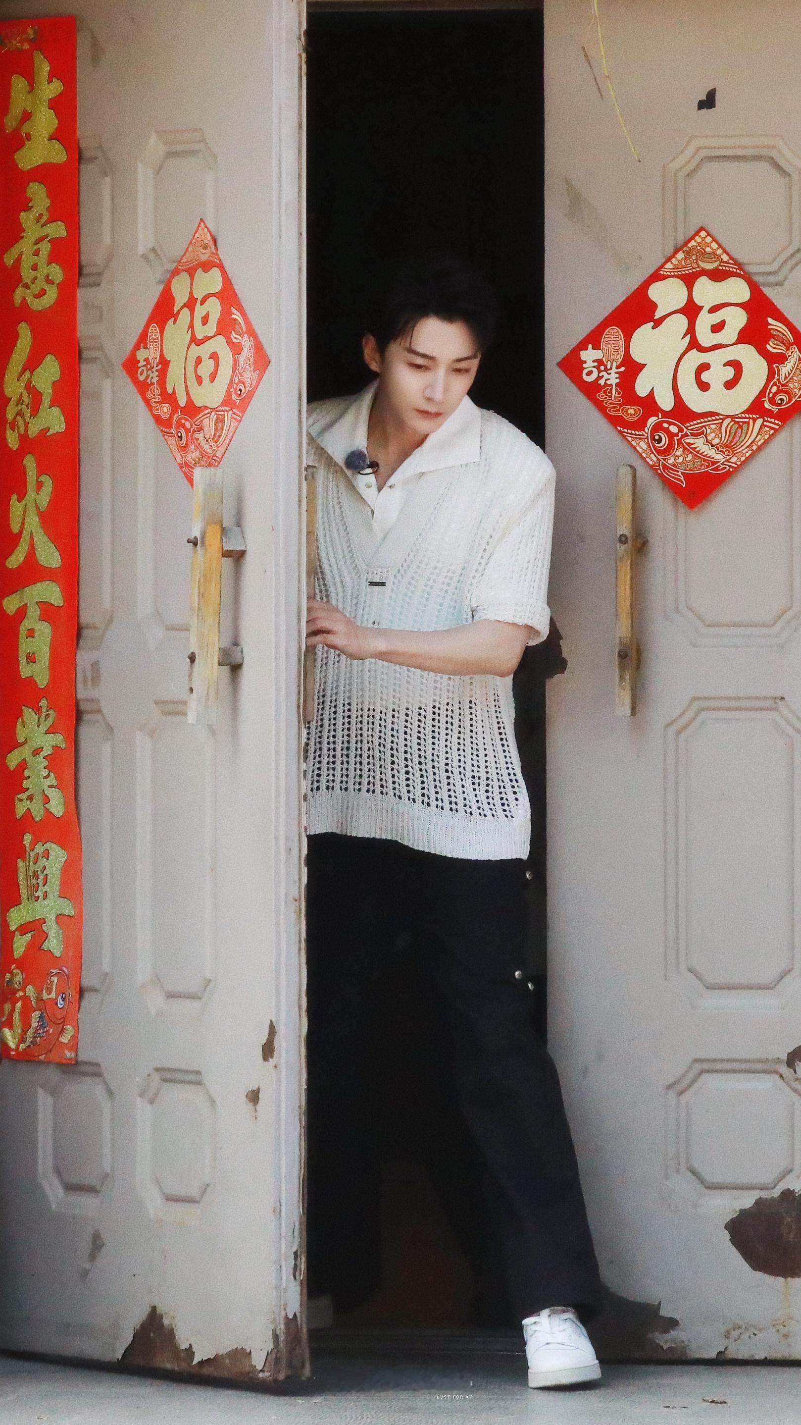 刘学义、夏之光《盲盒旅行局》路透新Look来啦，两位帅得很稳定~祝节目录制顺利[